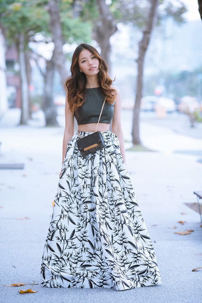 crop top outfits with long skirt