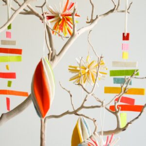 top-10-diy-christmas-ornaments_05-300x300