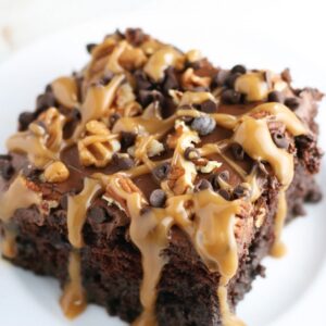 Chocolate-Turtle-Poke-Cake-300x300