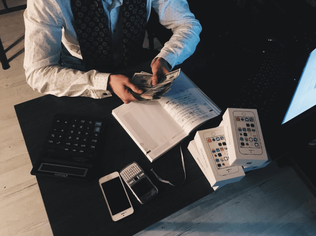 accountant-counting-money-1024x766