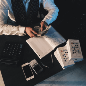 accountant-counting-money-300x300