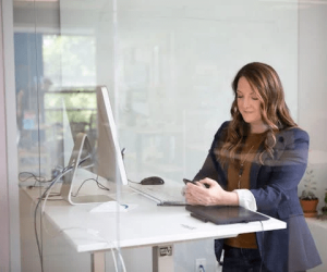 The Advantages of a Standing Office Desk for Health and Wellness