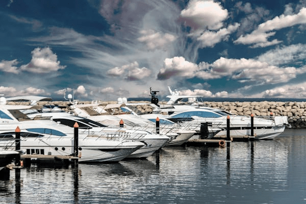 The 3 Types Of Yachts Available To Rent For A Boating Vacation